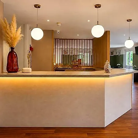 Hotel Sure By Western Plaisir